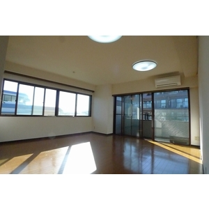 Living and room. LDK: northwest of living ・ There is a balcony