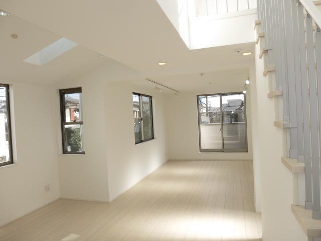 Living. Indoor (10 May 2013) shooting 23 tatami mats than ・ There stairs following the roof balcony.