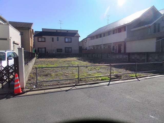 Local land photo. Site extension frontage is 3 meters, There is no stress in and out of your car.