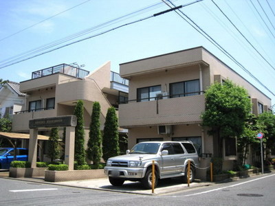 Building appearance. The surroundings are quiet residential area