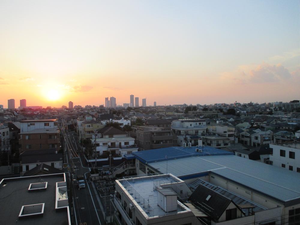 View photos from the dwelling unit. View from the site (November 2013) Shooting