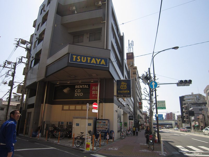 Shopping centre. TUTAYA until the (shopping center) 270m