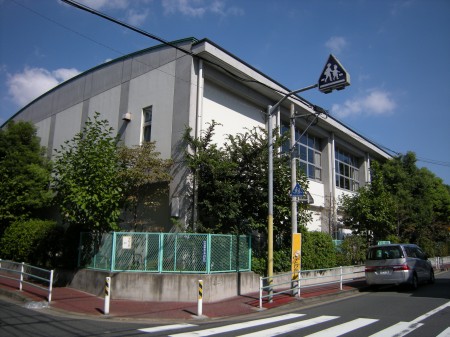 Primary school. Omori third to elementary school (elementary school) 460m