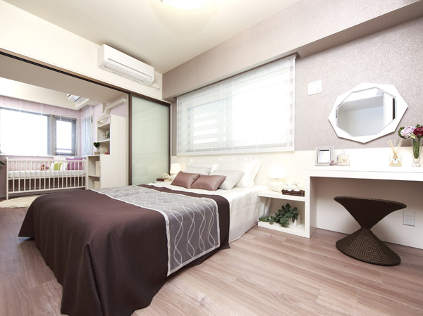 Interior.  [Master Bedroom] As you leisurely day off, Was a sufficient size can put a bed of double size. As also can be carried out quickly and rest before the skin care, It has established a make-up corner.