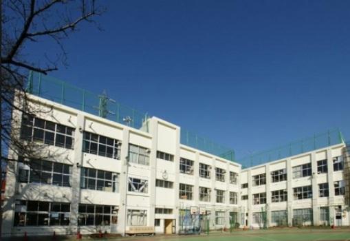 Primary school. 446m to Ota Ward Senzokuike elementary school