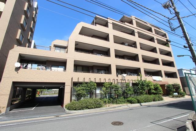 Local appearance photo.  [appearance] 2002 Built Total units 36 units The rooms are located on the third floor part.