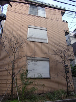 Building appearance. Asahi Kasei construction of earthquake-resistant refractory