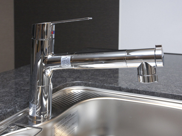Kitchen.  [Water purifier integrated mixing faucet] Water by a simple operation ・ Switch the hot water, Adopt a water faucet that also combines water purification function. You can use for cleaning the sink of care and cooking utensils for draw the head.