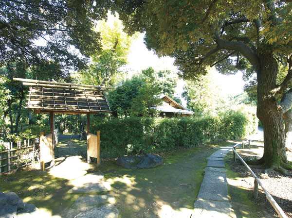Surrounding environment. Ikegami plum garden park (walk 28 minutes, About 2240m)