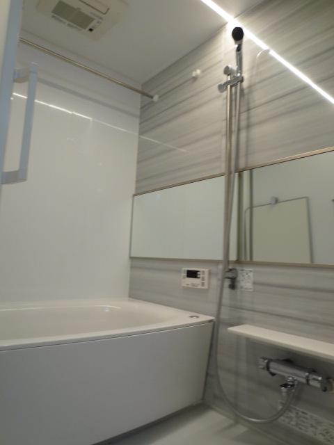 Bathroom. With LED lighting add-fired ・ Stylish bus with a bathroom drying function