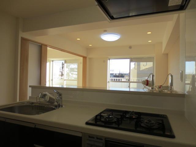 Kitchen. Face-to-face system Kitchen ・ Overlooking the LDK