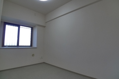 Living and room. ◆ 5 Pledge of bedroom ◆ There is also a window excellent ventilation!