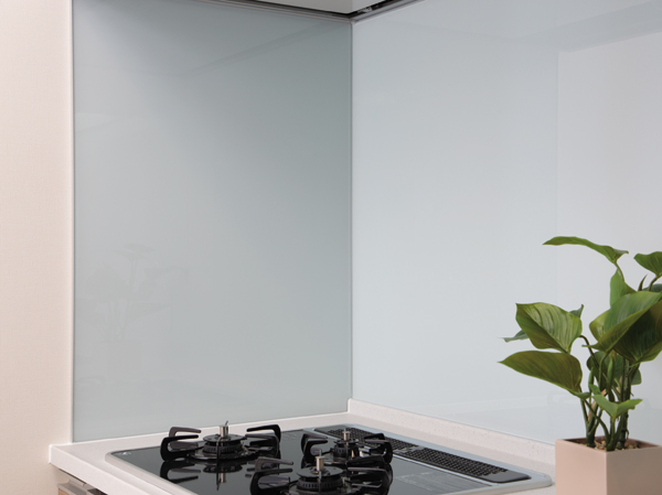 Kitchen.  [Tempered glass kitchen panel] In order to prevent that the oil and dirt stains Komu, The kitchen was equipped with a tempered glass panel. Rest assured that non-flammable, It is easy to clean.