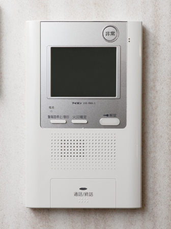 Security.  [Intercom with color monitor] Hands-free types that can call without the handset. Make sure the visitors in the audio and video, Entrance of the auto-lock can be unlocked. further, Message memo to the family ・ In addition to visitors of voice recording function, Also it has a function to inform the courier arrival. (Same specifications)