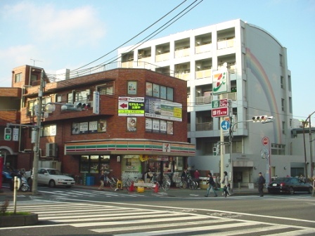 Convenience store. Seven-Eleven Nishimagome store up (convenience store) 124m