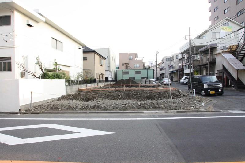 Local appearance photo. Newly built detached wooden 2 × 4 Itopia home construction. 