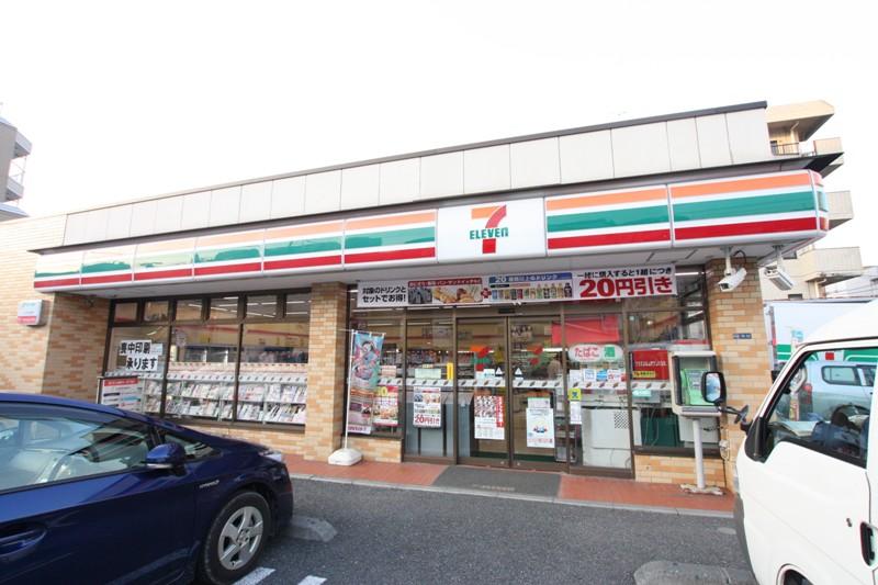 Convenience store. Seven-Eleven 704m to Ota Minamirokugo 2-chome