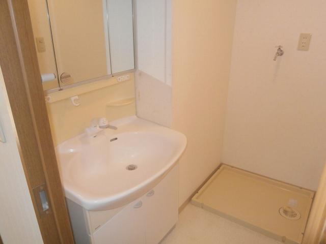 Wash basin, toilet