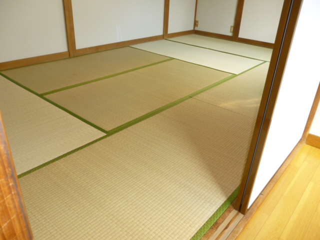 Living and room. Japanese-style room is 7.5 quires