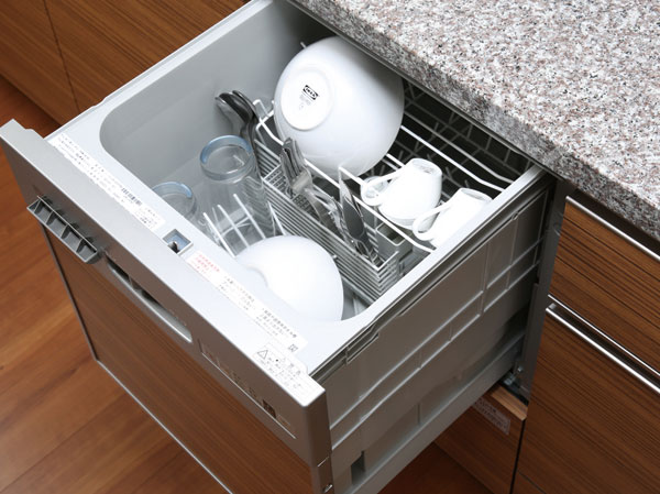 Kitchen.  [Dishwasher] In energy-saving effect that can circulate washed with a small amount of hot water, Achieve a water-saving properties and high detergency. It is economical to enhance the efficiency housework.