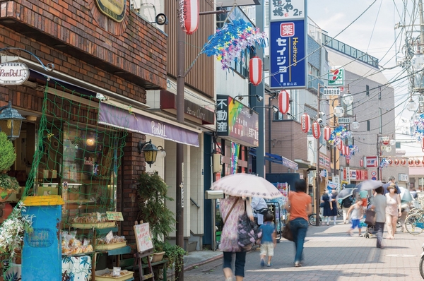 Other. Shopping street which leads to the "Ontakesan" Station. Lively supermarket in this shopping street, Drug store, Various specialty store, convenience store, Such as dining options are lined with Zurari. Every day of shopping is enough time for most in this mall