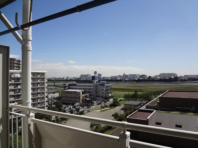 View photos from the dwelling unit. View from the balcony. Tama River, you can overlook