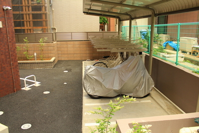 Other common areas. Large bike parking Waka happy with roof