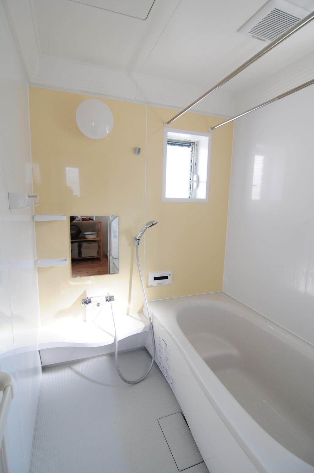 Bathroom. Full of clean bathroom. (January 2012 new construction during the shooting)