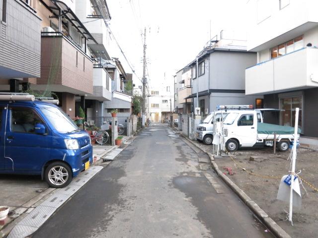 Local photos, including front road. Local (11 May 2013) Shooting