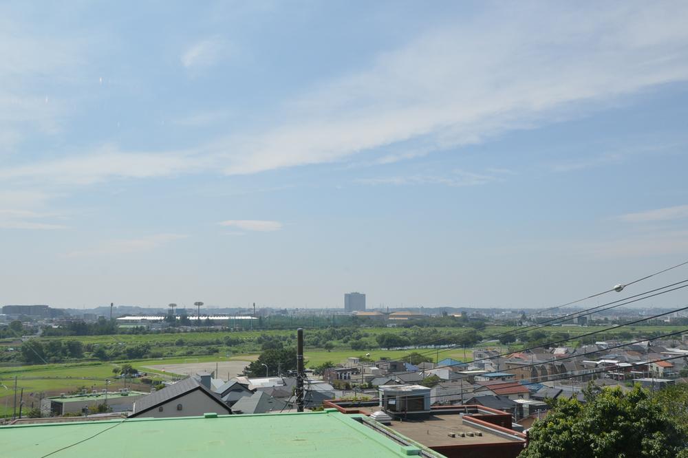 View photos from the dwelling unit. View from the site (August 2013) Shooting