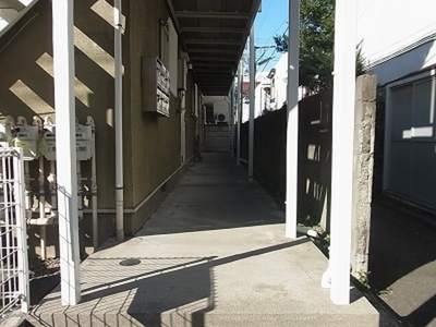 Entrance. Shared passage