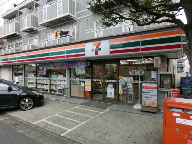 Convenience store. 600m to Seven-Eleven