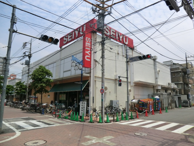 Supermarket. Seiyu to (super) 498m