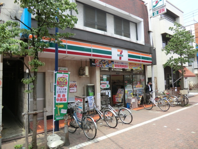 Convenience store. 527m to Seven-Eleven (convenience store)