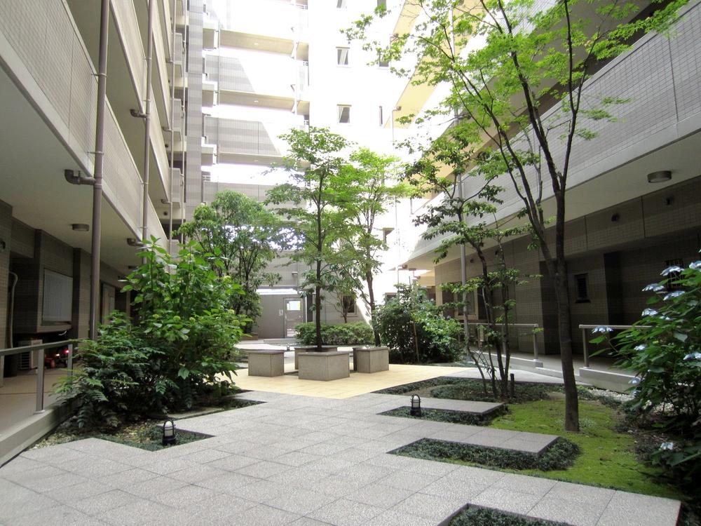 Other common areas. Courtyard with planting