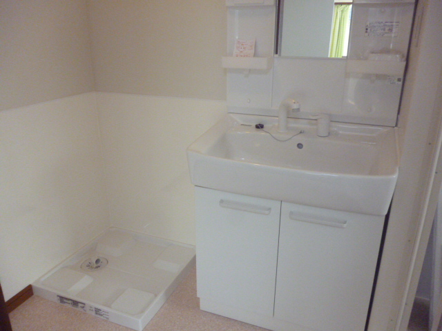 Washroom. Happy independence washbasin ☆