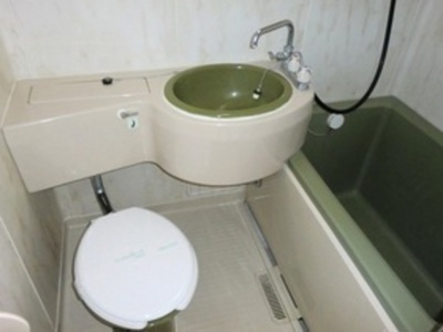 Toilet. 3-point unit with toilet