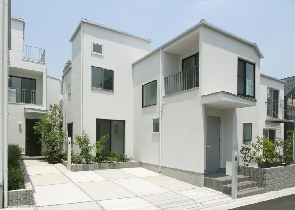 Local appearance photo. Local (July 2013) Shooting Simple designer house that was white with keynote. Please cause to come once local.