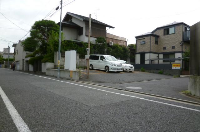 Local photos, including front road. Local (August 2013) shooting Station near (2 minute walk)! Good location of the corner lot! 