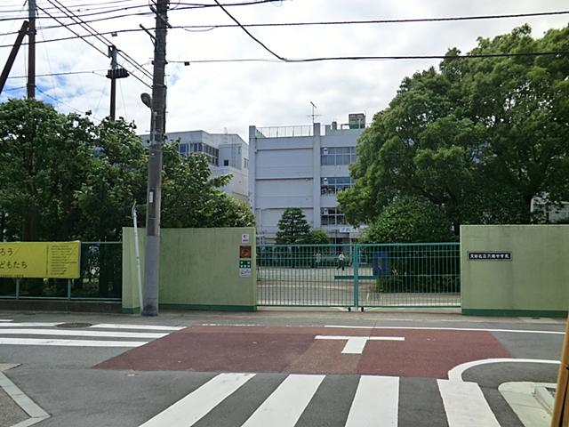 Junior high school. 780m to Ota Ward Rokugo Junior High School