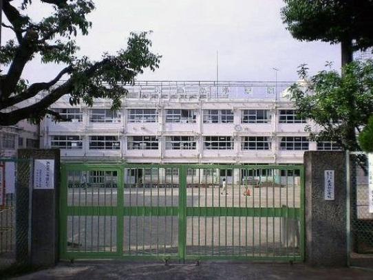 Primary school. 1163m to Setagaya Ward Kuhonbutsu Elementary School