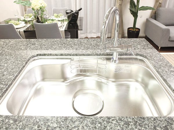 Kitchen.  [To reduce the running water sound, Low-noise wide sink] Also washable comfortably, such as large pots and tableware, Wide type of kitchen sink. By attaching the noise damper material to sink back, Suppress it is water to be worried about sound, To produce a quiet kitchen.