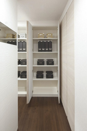 Interior.  [Wall cabinet] Using the wall space 3 ~ Also available installed plan to quadruple the storage. (A, J, Mr, Nr type)