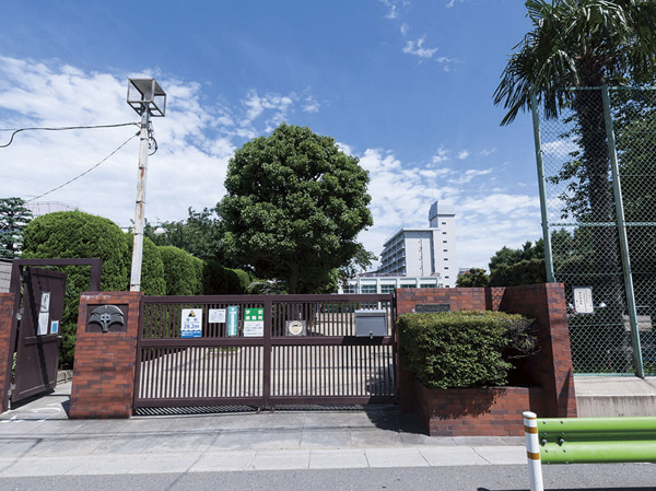 Surrounding environment. Municipal Denenchofu junior high school (about 1510m, 19 minutes walk)