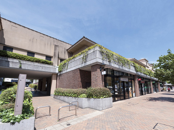 Surrounding environment. Tokyu Square Garden site (about 1350m, 17 minutes walk)