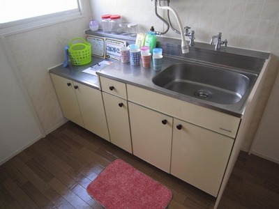 Kitchen. Gas stove 2 burners installed Allowed