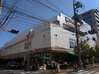 Supermarket. Tokyu Store Chain ・ Shimamura to (super) 612m