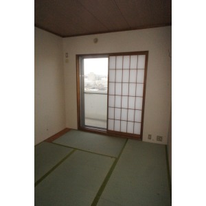 Living and room. Japanese-style room (tatami ・ Sliding door ・ Sliding door ・ Wallpaper H26.2_Tsukinishinkikokansumi)