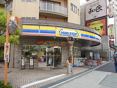 Convenience store. MINISTOP up (convenience store) 162m