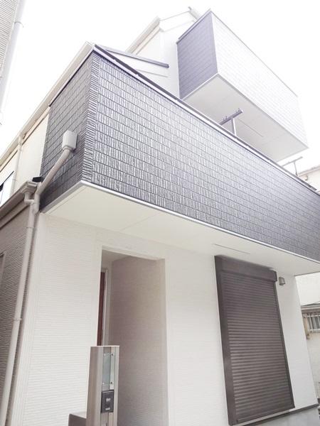 Local appearance photo. ※ Building 2 appearance ※ ※ Open House this week Saturday and Sunday held! ! 10:00 ~ 16:00 Please come directly to the local! ! Family-friendly garage with a large 4LDK
